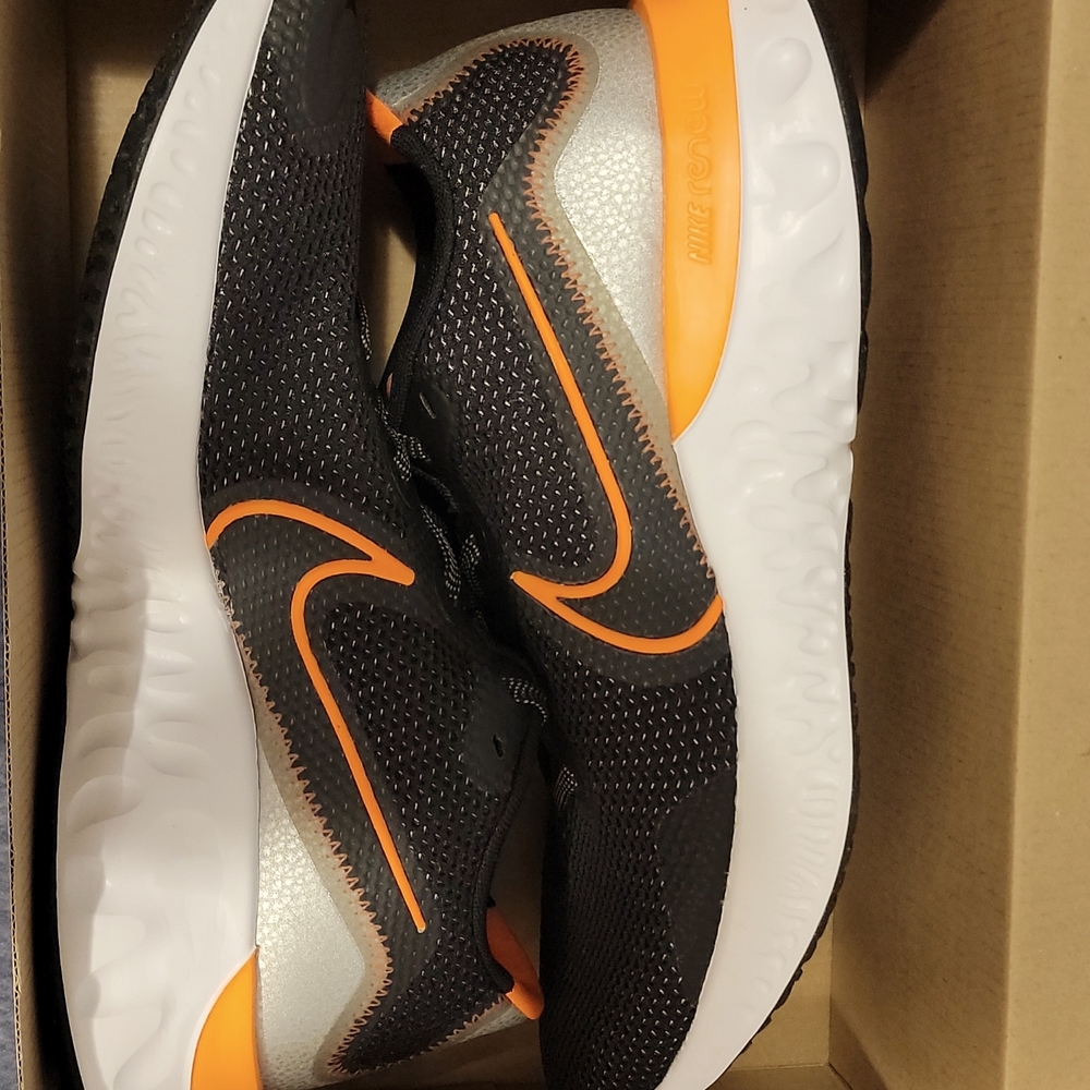 NIKE RENEW RUN 10.5